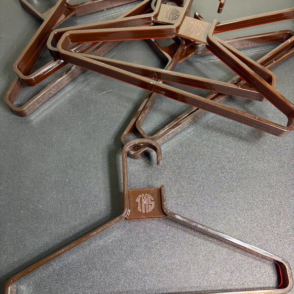 Set of 7 Vintage Lucite Monogrammed Hangers - Picture 2 of 8